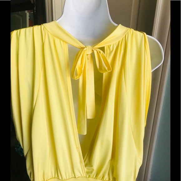 Carina off the shoulder top, chic, open back EUC - Picture 5 of 5